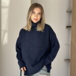 Тепленький в'язаний светрик під горло