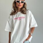 Біла футболка з надписом "PROSECCO MOOD"